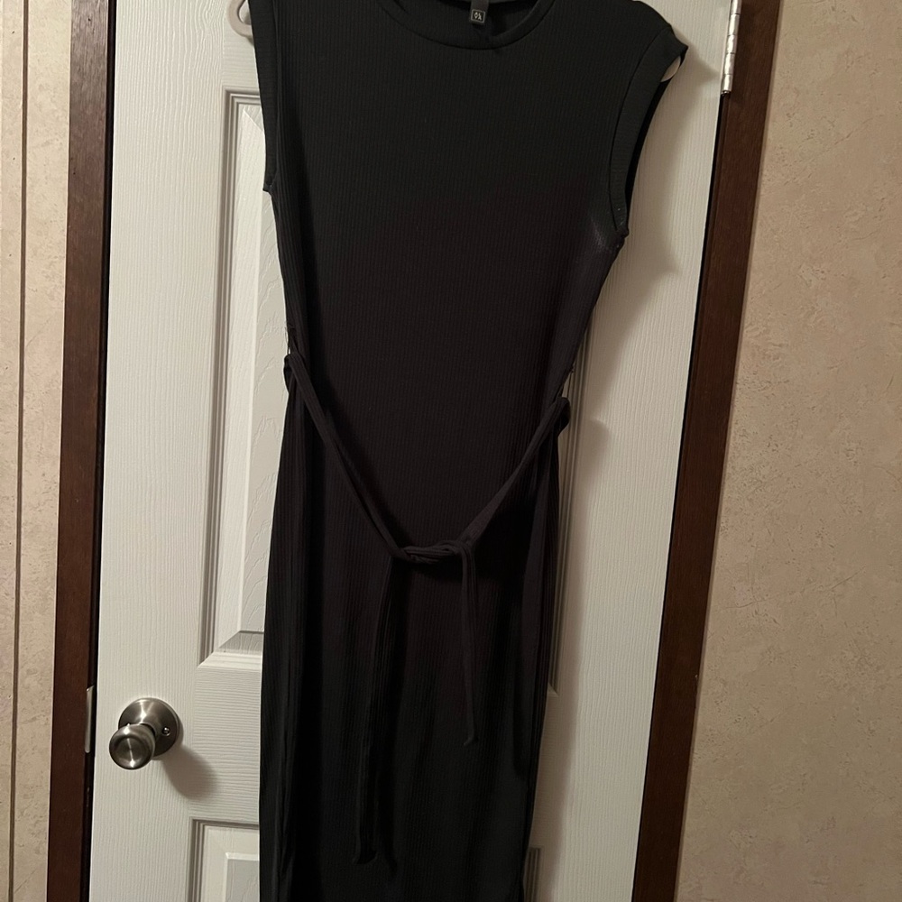Elegant Black Sleeveless Dress